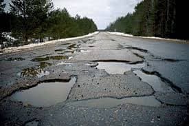 Бюджет будівництва доріг в Україні складається з відкатів, крадіжок і неефективності – експерт